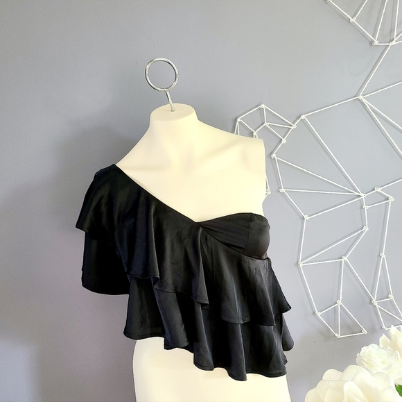 One Shoulder Ruffled Crop Top - Picture 3 of 7